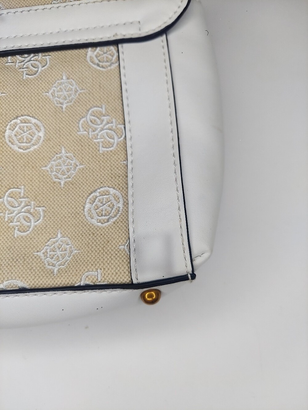 Guess Always convertible Crossbody bag. - Picture 7 of 13